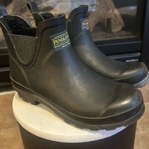 Pendleton Ladies Chelsea Black Waterproof Heavy Lined Ankle Boots. Size 8